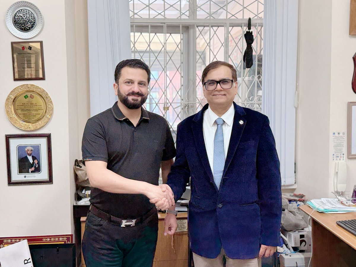 RizwanHashmi121's tweet photo. ROCHDALE: Meeting with Vice Chairman OPC Punjab Barrister Amjad Malik, we discussed various investment opportunities and good practice in Punjab. 
We appreciated PM of Pakistan and Minister of Overseas Pakistanis on successful Overseas Convention.
#PML #OPC #Punjab #PMLUK https://t.co/ONhLEeYvjy