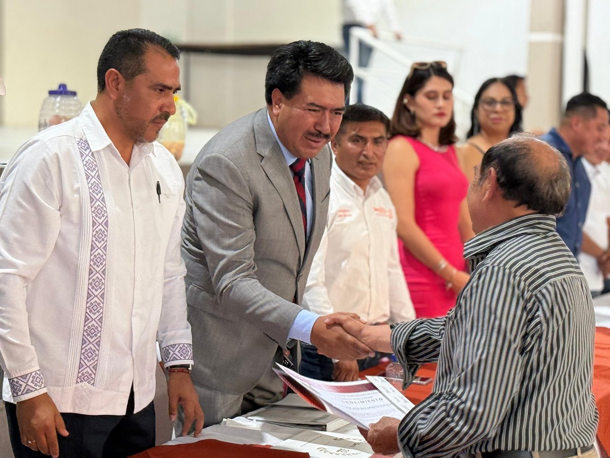 Javier_AquinoL's tweet photo. Este día los saludo con gusto desde el municipio de #Soltepec donde aacompañé al Secretario General del #SNTE23 José Luis González Morales, a la entrega de reconocimientos y estímulos económicos, para el personal docente que cumplió años de servicio, reconozco su dedicación para fortalecer el sistema educativo y seguir formando estudiantes comprometidos al desarrollo y bienestar de las familias poblanas como ha sido la encomienda del gobernador @armentapuebla_.
#PorAmorAPuebla🫶
#PensarEnGrande