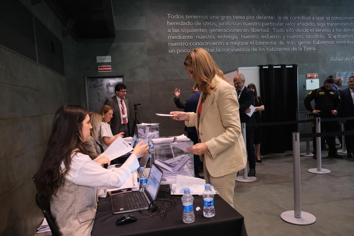 Angela de Miguel tweet media