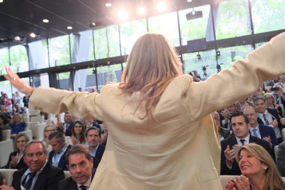 Angela de Miguel tweet media