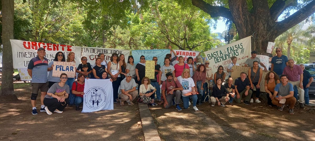 RaquelZurb's tweet photo. #BastadeFalsasDenuncias desde Santa Fe Cuna de la Corrupción Judicial
#PRESENTES
#CONAREC https://t.co/JWDvU0smhP