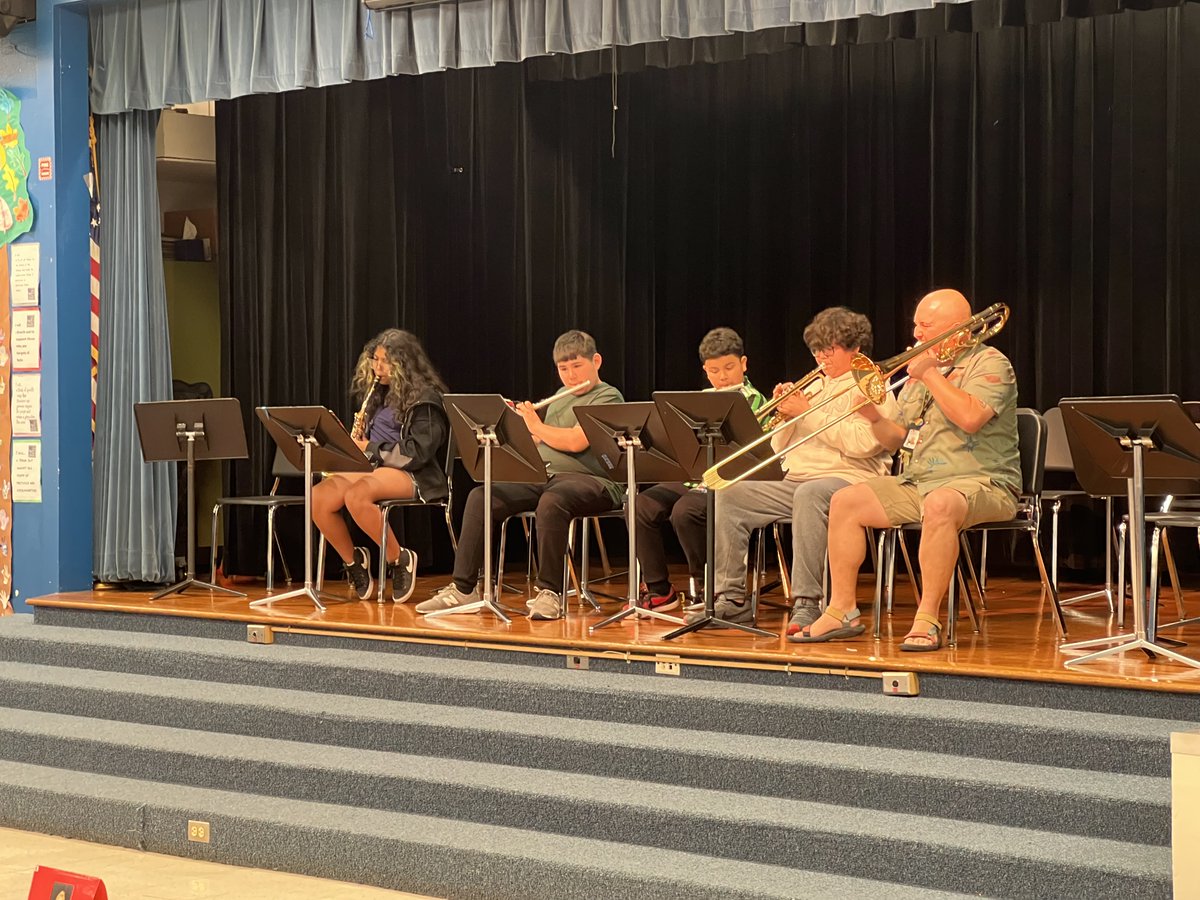 What an amazing last concert for our 6th grade orchestra and band! Huge thanks to Mr. Dufrene and Mr. Rios for their incredible hard work, Bravo!🎶

¡Qué concierto final tan increíble para nuestra orquesta y banda de 6º grado! Gracias Mr. Dufrene y Mr. Rios por su dedicación 🎶