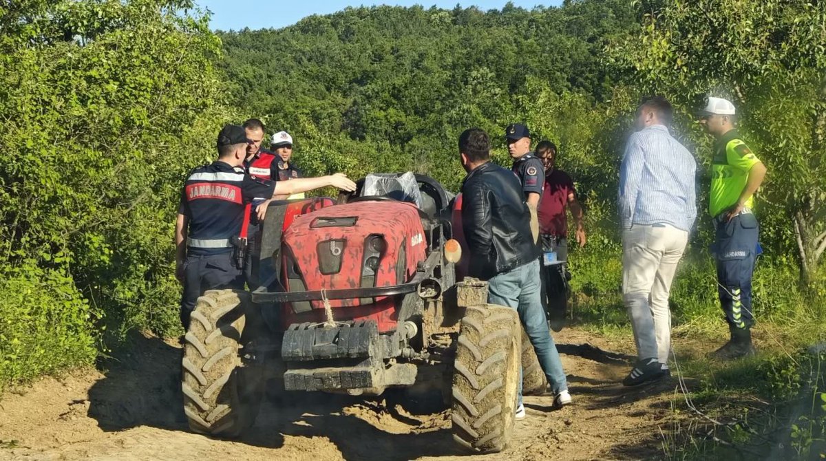 TurkgunGazetesi's tweet image. 7 yaşındaki çocuk traktörün altında can verdi

turkgun.com/gundem/bursada…

#Bursa #Traktör