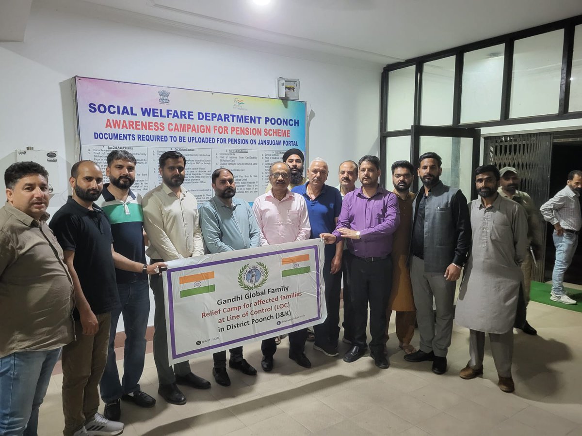 BorderWelfareOr's tweet photo. Relief handed to Poonch admin for shelling-hit families. Talks held for continued support.
#SupportPoonch #JK #UnityPeace #SpecialPackage #borderwelfareorganisation #gandhiglobalfamily #thedaffodilsproject #pulastyafoundation #sangharsh https://t.co/Chy1o17UOR