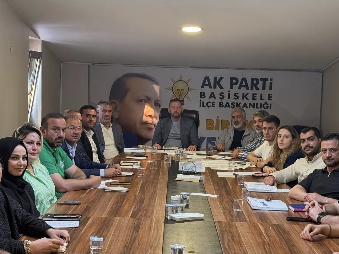 📌 AK Parti Başiskele İlçe başkanlığı haftalık olağan yönetim kurulu toplantısı İlçe Başk. <a href="/MehmetBasyigt/">Mehmet BAŞYİĞİT</a> başkanlığında gerçekleştirildi.
AK Parti İlçe Kadın Kolları Başk. <a href="/Nesrinibr/">Nsrnıbrhmoglu</a> toplantıya katılım sağladı.

Toplantımız hayırlara vesile olmasını temenni ediyoruz.