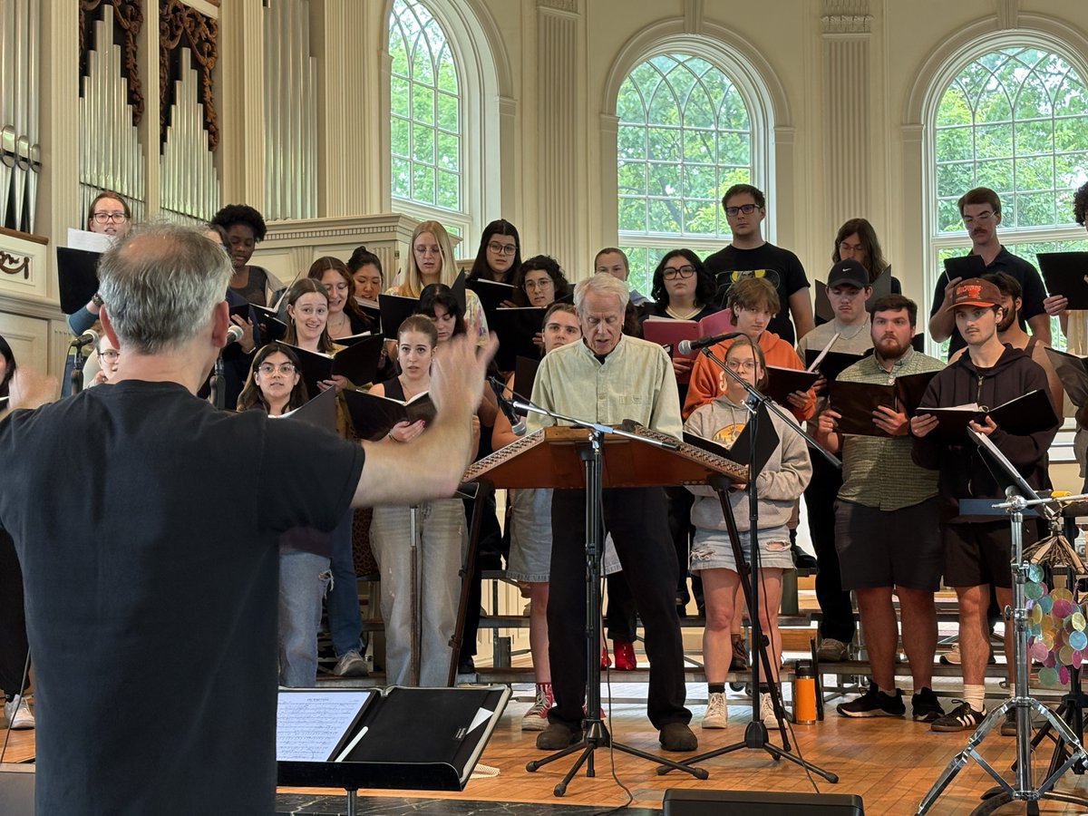 The Kalamazoo College Singers worked with composer Malcolm Dalglish on Monday in Stetson Chapel! The group will present the Michigan premiere of "Hymnody of Earth," a song cycle composed by Dalglish, at 7:30 tonight. Find more about the performance at ow.ly/MEPN50VVUYy.