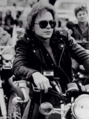 jessbythebsb's tweet photo. DC Man Under Cover - let's go for a ride with David. 😎💕💕💕💕💕 #DavidCassidy #singeractor #welove https://t.co/3mb9LWXNsI