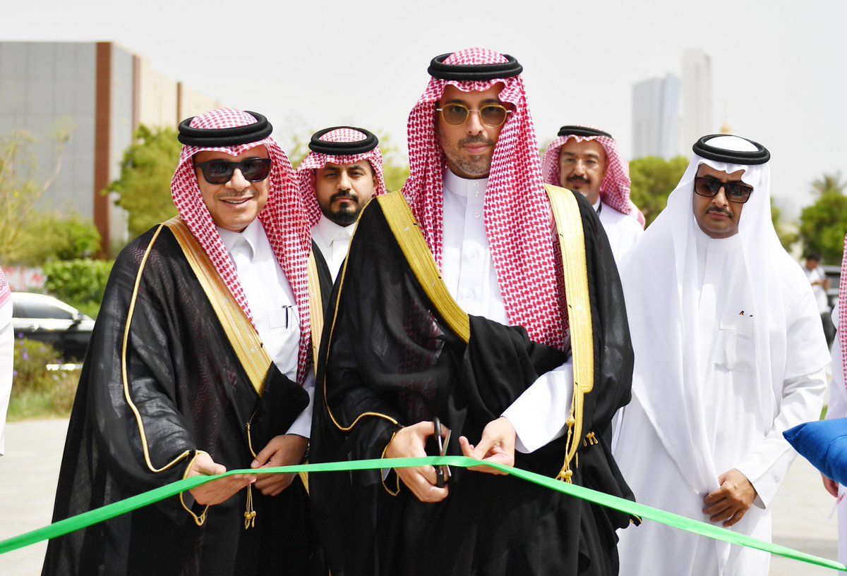lenobadir's tweet photo. الأمير #سعود_بن_جلوي محافظ جدة يدشن مبادرة القائد الأخضر تحت شعار "دربهم خضر" التي ينفذها صندوق البيئة بالتعاون مع برنامج #لنبادر بالمحافظة ،بحضور الرئيس التنفيذي للاستراتيجية والشراكات خالد الحبردي.

تهدف المبادرة إلى توعية المجتمع بأهمية الحفاظ على البيئة وتعزيز الوعي البيئي. https://t.co/9udkkd0ryY