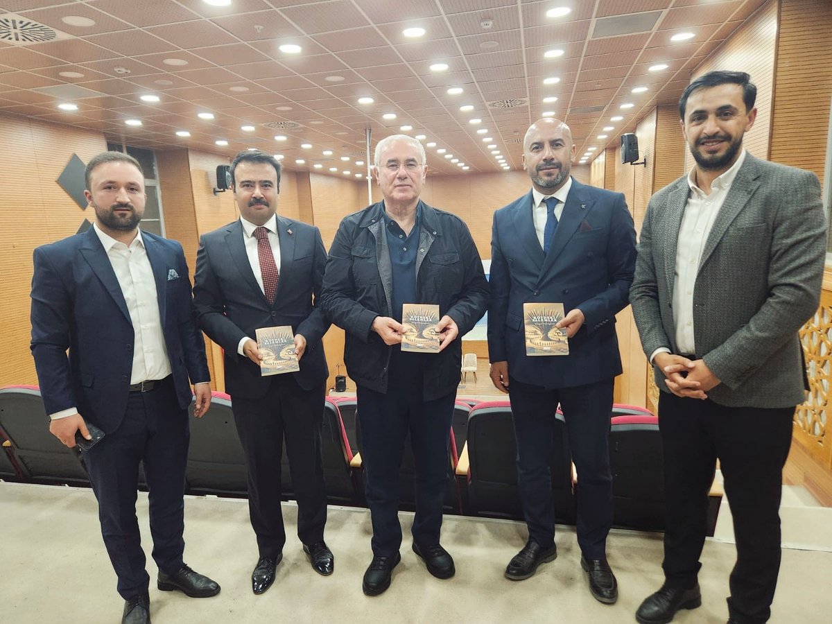 Turgut Soyuguzel (@tsoyuguzel1) on Twitter photo Kamu Başdenetçimiz Sayın Mehmet Akarca’ya Köydeki Kalemler kitabımı takdim etmekten büyük onur duydum.
Eğitimin kalbine dokunan bu eseri değerli bir isme ulaştırmak mutluluk verici… <a href="/TRombudsman/">Kamu Denetçiliği Kurumu (Ombudsmanlık)</a> Kamu Başdenetçimiz Sayın Mehmet Akarca’ya Köydeki Kalemler kitabımı takdim etmekten büyük onur duydum.
Eğitimin kalbine dokunan bu eseri değerli bir isme ulaştırmak mutluluk verici… <a href="/TRombudsman/">Kamu Denetçiliği Kurumu (Ombudsmanlık)</a>