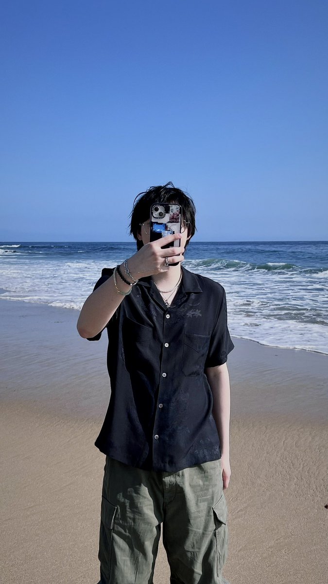 writchee's tweet photo. penguintuber beach episode 🌊 https://t.co/FAy3lp6XYn