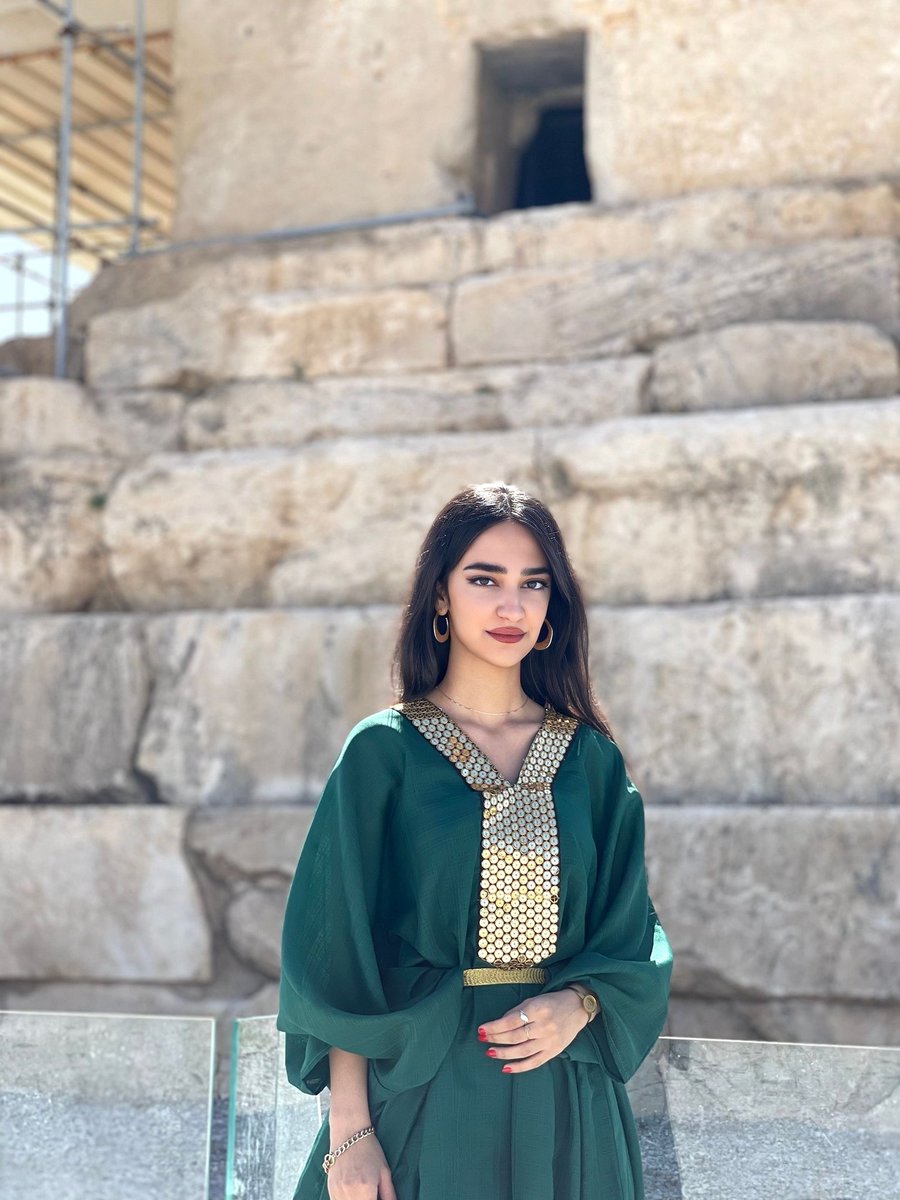 BiiiTina's tweet photo. آرمگاه پدر🤍 https://t.co/f8eBP5D3YV