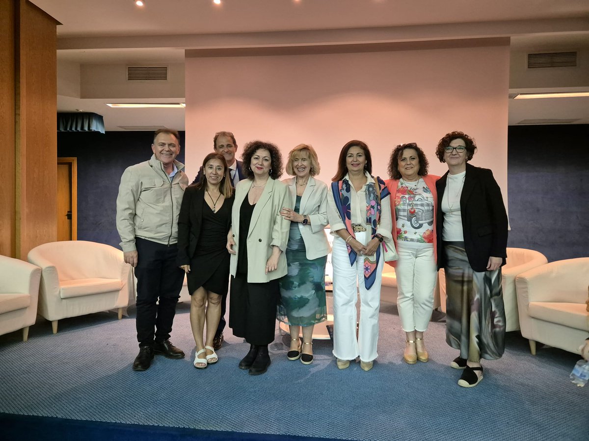 Asenhoa (@asenhoa) on Twitter photo Asenhoa hoy en la Jornada de presentación del Plan Andaluz de la Cronicidad con nuestros vocales <a href="/jesuscarcamoba/">Jesús Cárcamo Baena</a> <a href="/mjmorano_/">Maria Jose</a> <a href="/Cameliagarciaf1/">Camelia garcia fernandez</a> y <a href="/juarez_charo/">Charo G Juárez</a>, es nuestro compromiso con la mejora de la atención a personas con enfermedades crónicas.
diariodesevilla.es/sevilla/andalu… Asenhoa hoy en la Jornada de presentación del Plan Andaluz de la Cronicidad con nuestros vocales <a href="/jesuscarcamoba/">Jesús Cárcamo Baena</a> <a href="/mjmorano_/">Maria Jose</a> <a href="/Cameliagarciaf1/">Camelia garcia fernandez</a> y <a href="/juarez_charo/">Charo G Juárez</a>, es nuestro compromiso con la mejora de la atención a personas con enfermedades crónicas.
diariodesevilla.es/sevilla/andalu…