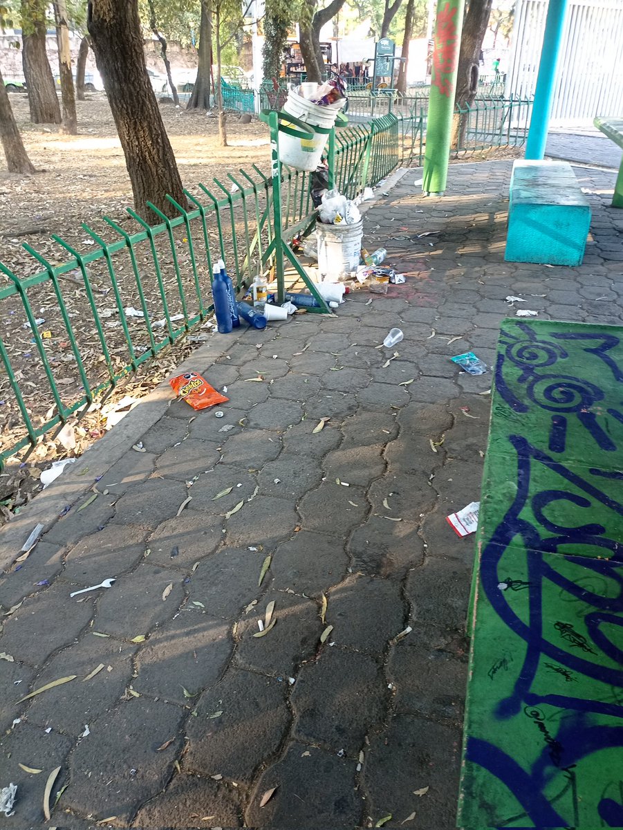 morphintello's tweet image. #CiudadanoEnTiempoReal. En la colonia nueva Vallejo en el parque todas las tardes hay estudiantes de CCH Vallejo,que toman fuman estupefacientes y dejan basura