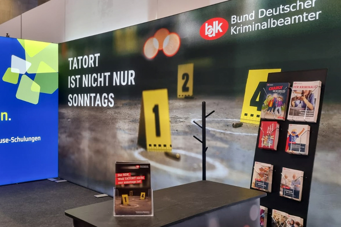 Heute &amp; morgen sind wir mit einem Infostand und vielen Vertretern auf dem #EPC in Berlin vertreten.  <a href="/Dirk_Peglow_BDK/">Dirk Peglow</a> leitete heute das Forum: "Geld, Macht, Kriminalität". Kommt morgen gerne vorbei, wir freuen uns auf Euch. 
#bdk #bunddeutscherkriminalbeamter #polizeikongress