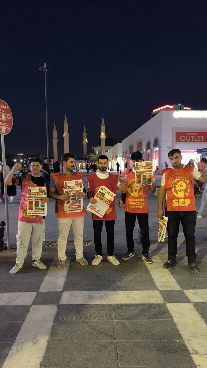 📍 Bahçelievler 

Sosyalist gazetenin yeni sayısı ile emekçileri mücadeleye çağırmaya devam ediyoruz. 
Açlığa, yoksulluğa, hak gasplarına karşı mücadeleyi büyütmek için bize katılın!