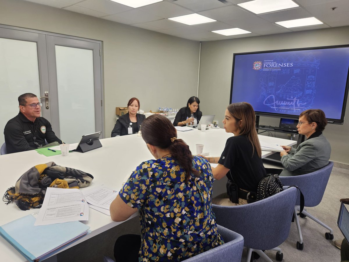 La directora ejecutiva del ICF, María Conte Miller y comisionado del <a href="/NMEADpr/">Manejo de Emergencias</a> Ángel Jimenez Colón discutieron la coordinación de un ejercicio para medir la respuesta en situaciones de desastre. Seguimos con la preparación y el mejoramiento continuo de nuestras operaciones.