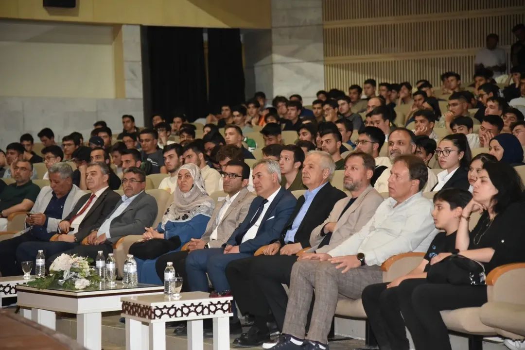 tbkaihl's tweet photo. Haydi Konuş Bakalım Münazara Yarışması'nda   okulumuz  Tahir Büyükkörükçü Anadolu İmam Hatip Lisesi Lisesi      Karatay ilçesini eleyerek   il birincisi olmuştur. 
@gokhanmurat1 
@konyamem
@meramMEM https://t.co/DJRofcfHwW