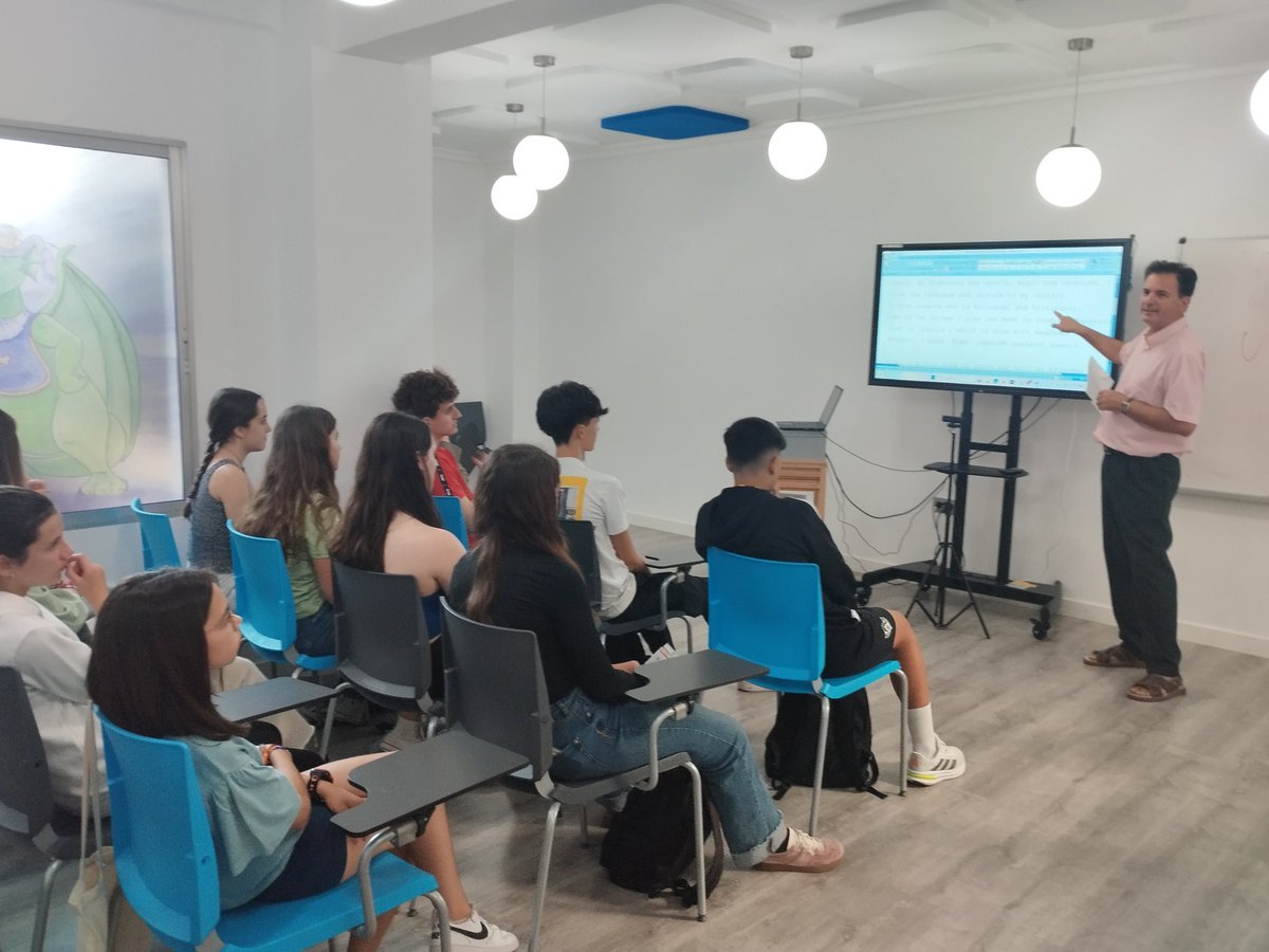 Un auténtico extremeño por el mundo… ¡en nuestra clase de hoy! 🌎

Esta tarde hemos tenido el placer de recibir al profesor Jesús Carrasco, auténtico extremeño por el mundo, que ha llevado su pasión por la enseñanza a EE.UU 
¡Gracias, Jesús, por esta tarde tan enriquecedora!