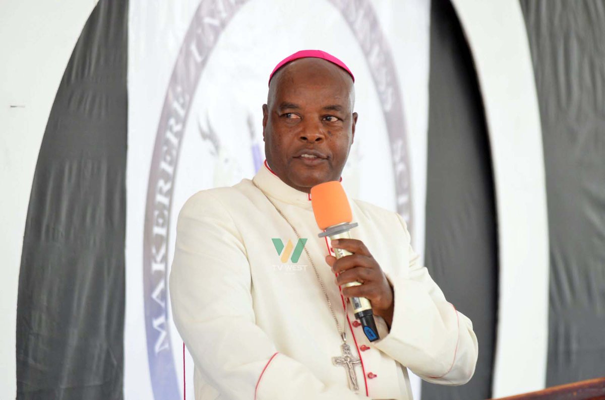 USJM_Official's tweet image. #UPDATE: Today our Vice Chancellor Rev. Fr. Dr. Deus Karemire joined hundreds of invited Guests for the inauguration of Prof. Richard Akisimire as the new elected Director of @MUBSMbarara Campus.
The event was attended by many stakeholders including business community and Clergy.