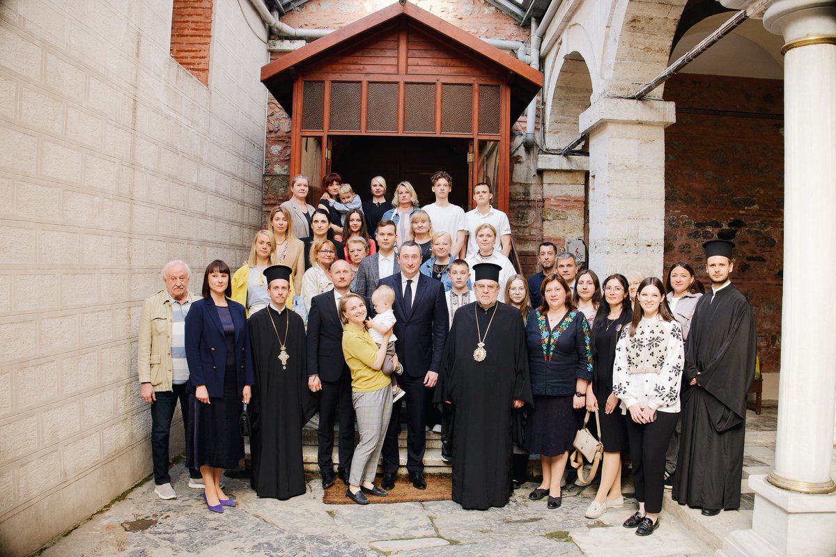 Міністерство національної єдності України (@unity_gov_ua) on Twitter photo У Туреччині <a href="/UAChernyshov/">Oleksiy Chernyshov</a> зустрівся з українською громадою у Стамбулі 🇺🇦 🇹🇷
💬 «Підтримка діалогу з нашими людьми за кордоном — це принципова позиція держави», — наголосив Віцепремʼєр-міністр.
Докладніше: cutt.ly/OrchODe7 У Туреччині <a href="/UAChernyshov/">Oleksiy Chernyshov</a> зустрівся з українською громадою у Стамбулі 🇺🇦 🇹🇷
💬 «Підтримка діалогу з нашими людьми за кордоном — це принципова позиція держави», — наголосив Віцепремʼєр-міністр.
Докладніше: cutt.ly/OrchODe7