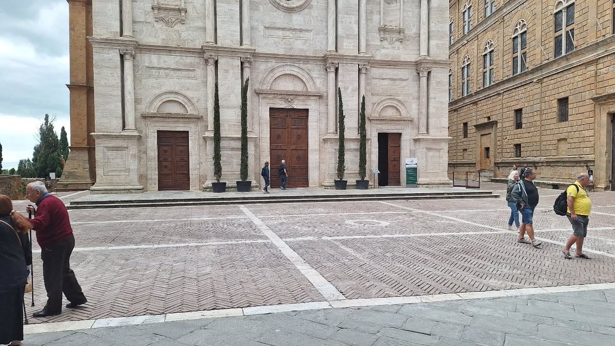 💐 La XXXVIII edizione di #PienzaeiFiori è finita e la piazza è tornata al suo aspetto e ai suoi ritmi ordinari.

Grazie alla Pro Loco, al Ccn Pienza, ai nostri operai e alla P.M. per la splendida riuscita della Festa.

Complimenti a tutti! 👏👏👏

#Pienza
#Valdorcia