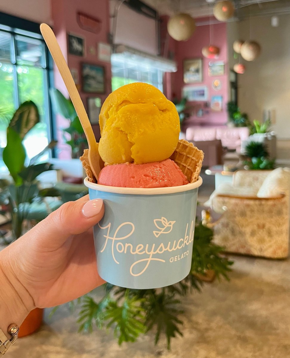 A cup of Honeysuckle Gelato is just as delicious as it is photogenic. 📸 Don’t just take our word for it, though—come on over to the food hall to taste for yourself!🍦 #leeandwhite #atl #westend