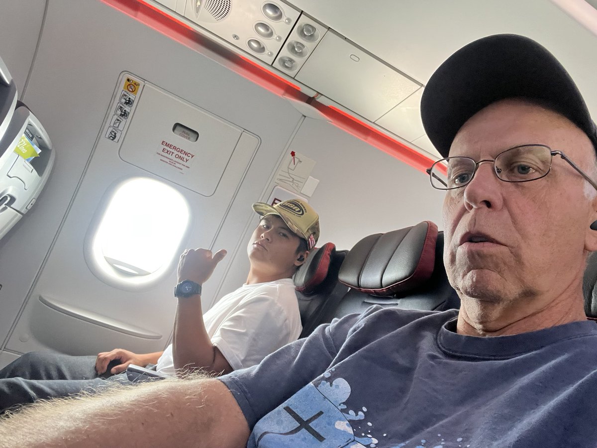 Just say “yes!”

One word = Elbow Room

#EmergencyExitHeroes