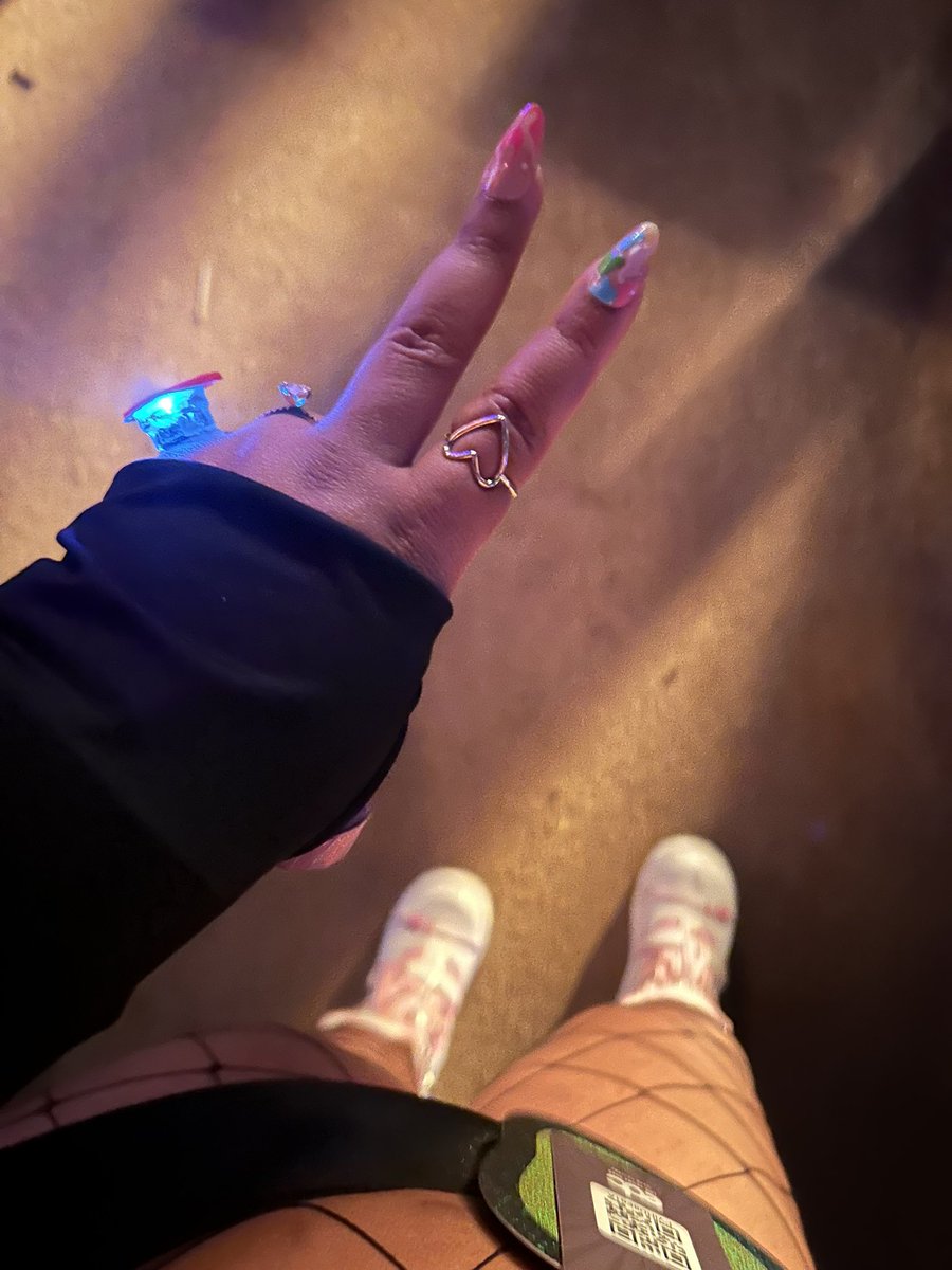 emoprincessofny's tweet photo. The last night at EDC I was SO tired, I pretty much crashed, lol. But it was worth it. The atmosphere, the vibes, the people. I truly do love the raving community! PLUR. π€π«Άπ½ #EDCLV2025 #EDCLasVegas #RavingCommunity https://t.co/MKqG0Suedz