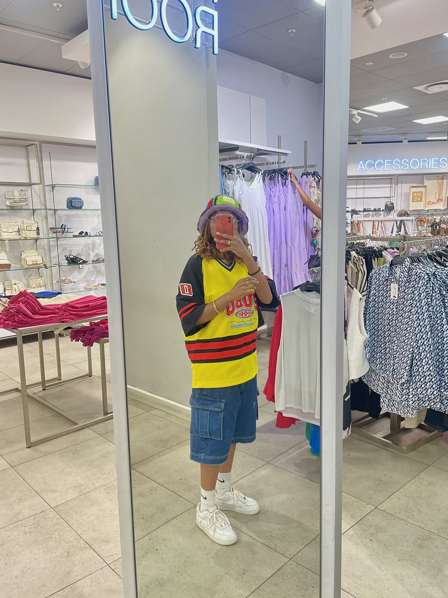 Not my best but I just wanted to flex that I can do both 🙃