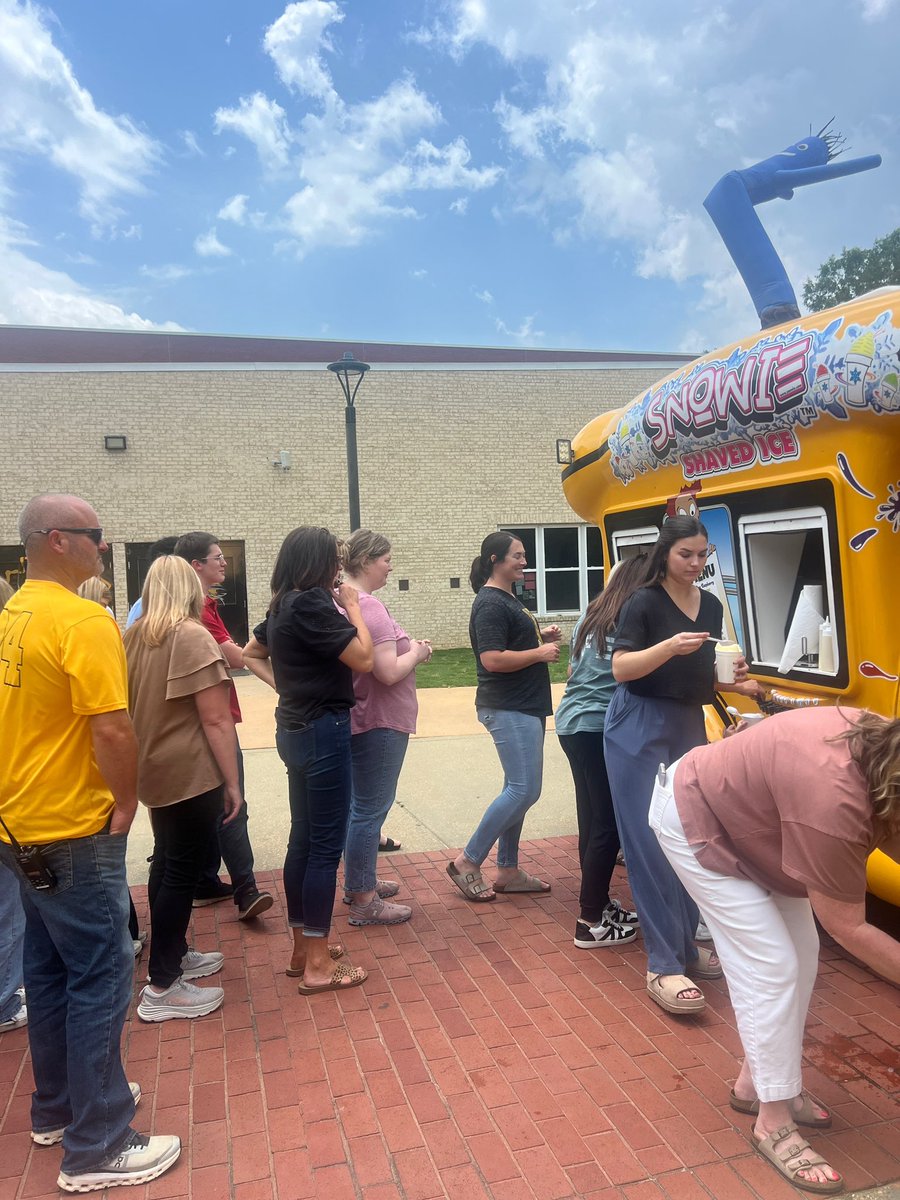 Thanks to Dr. Jay and Belinda Allen for providing snow cones for our teachers this afternoon. What a thoughtful and kind gesture to help us get though these last few days of school!