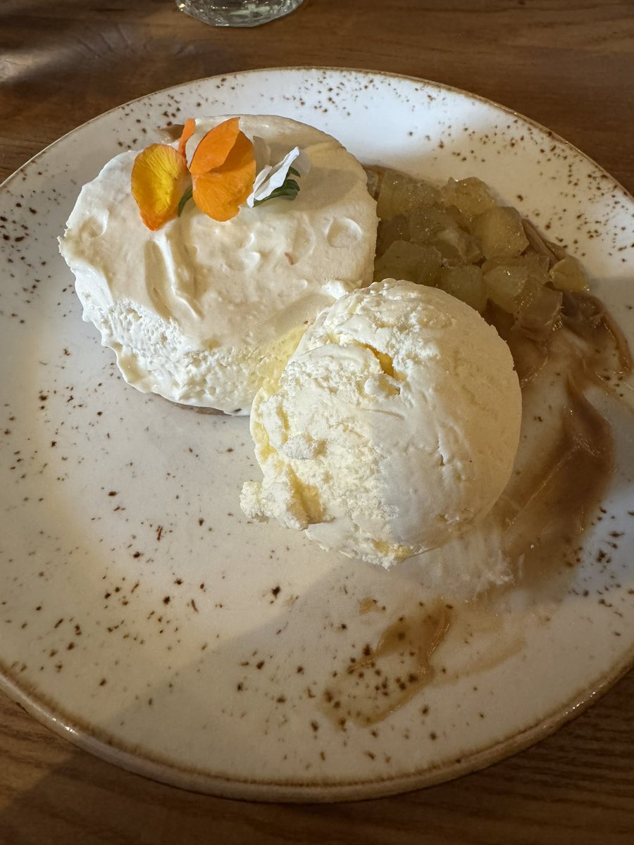 After a few painful weeks, missed holidays etc, finally made it out for lunch at the award-winning Littleton Arms in Penkridge! The best roast outside your momma’s house!