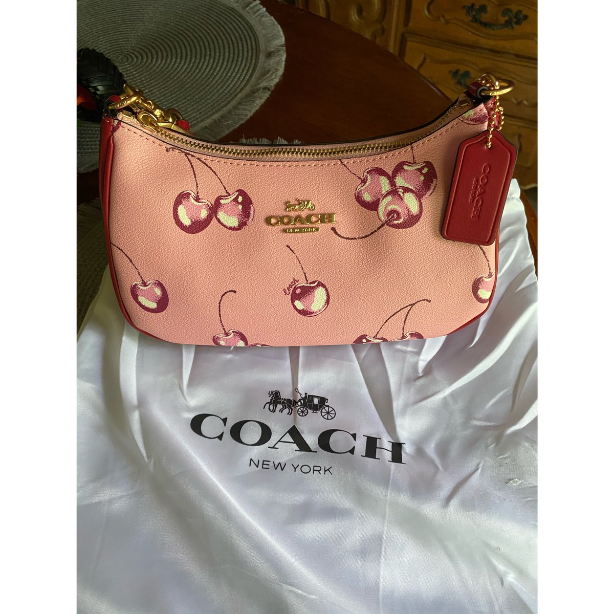 24hoursofj26856's tweet photo. So spoiled new coach purse and new Grinder🥰💕😍💋👑🤩😘👏💯🔥🙏💨 https://t.co/fhAzgmMyAP