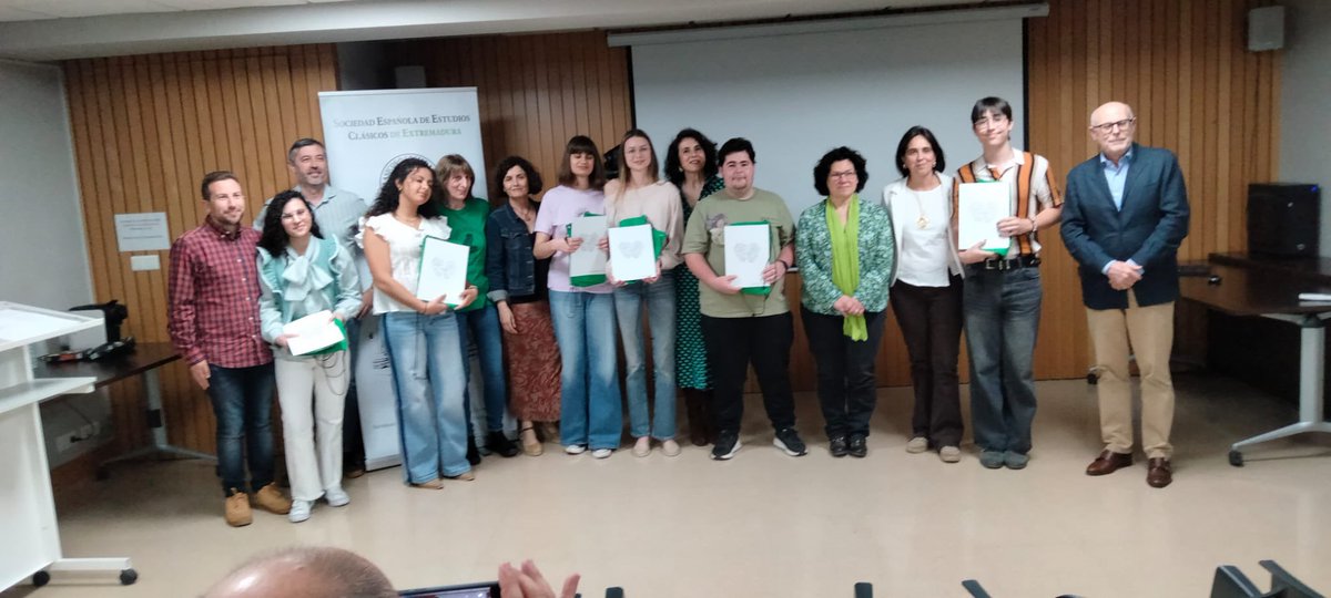 SEECExtremadura's tweet photo. Hoy hemos realizado la entrega de premios de nuestras XIX Olimpiadas de Lenguas Clásicas.

Enhorabuena a los ganadores y ganadoras ☺️

Pd. Pronto subiremos más imágenes https://t.co/pbMWVu024t