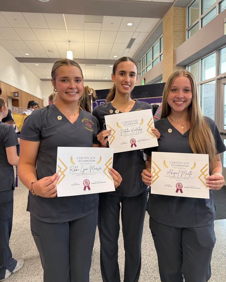 BGHS_Cheer's tweet image. 2025 Pinning Ceremony for certification classes in the Medical Arts Pathway

-State Registered Nurse Aide
-Phlebotomy 

💜📣Congrats to Rikki Lynn, Natalia, and Abby!