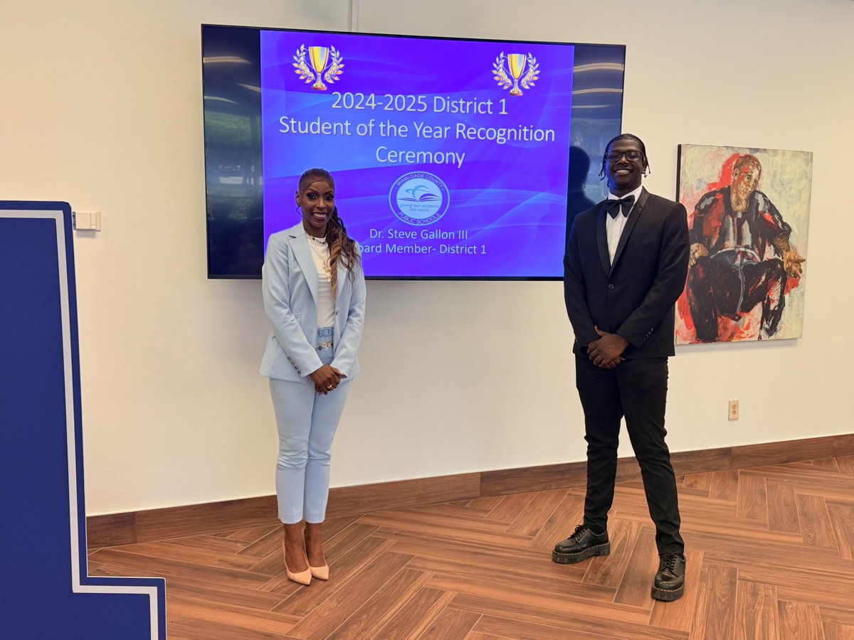 Congratulations to our Mister Miami Carol City, Kimaury McGregor, on being awarded District 1 Student of the Year for MCC! You have consistently excelled during your time here at MCC, and we are incredibly proud of you. Keep shining! 🧡🖤 #WeBelieveWeCanWeWill