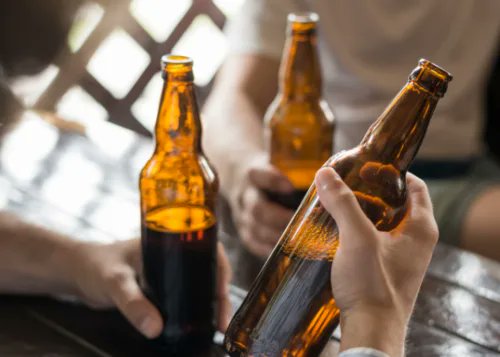🍻 ¿Sabes qué es el binge drinking?
Es el consumo excesivo de alcohol en un corto periodo de tiempo, muy habitual entre adolescentes y jóvenes. Una práctica peligrosa que puede tener graves consecuencias físicas, emocionales y sociales.

En el Instituto de Adicciones de Madrid
