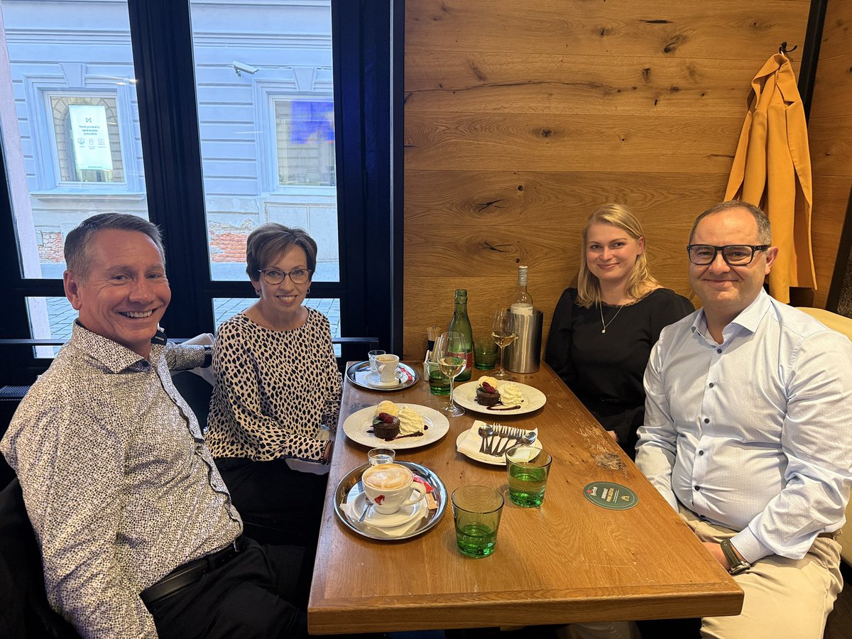 vit_prochazka's tweet image. Honored to host 🇺🇸Dr Stephen Ansell in Olomouc! True legend, great scientist and educator from the best Hosp in the world @MayoClinic. Looking forward for his Wiedermann’s honorary lecture on elderly Hodgkin Lymphoma at the Czech Annual Hematology Conference. 🇨🇿