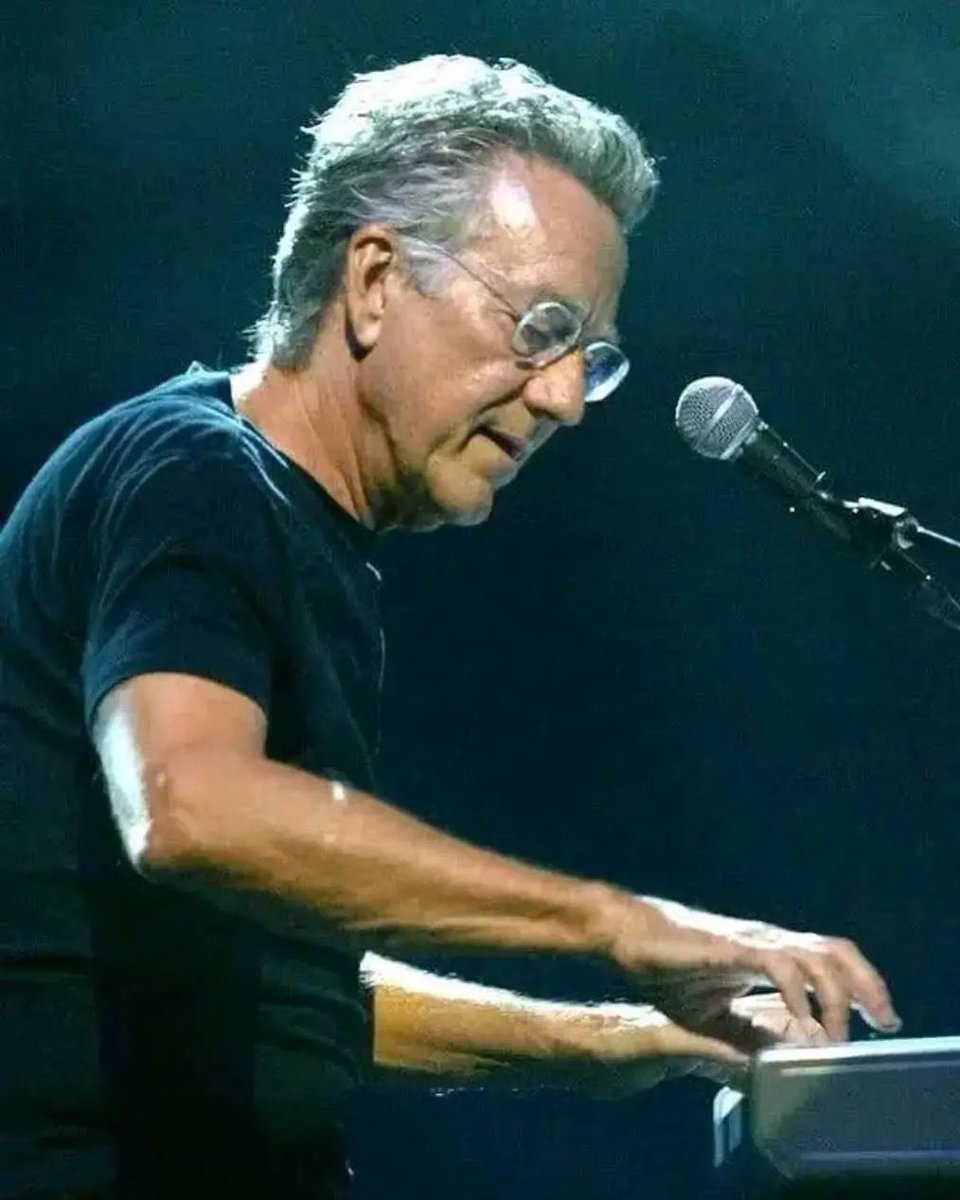 OfficialRobbyKrieger tweet media