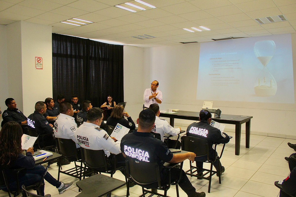 IEXE_Uni's tweet image. 👮‍♂️ En IEXE Universidad impulsamos la formación especializada con impacto social. Como parte del convenio con el Gobierno de San Andrés Cholula, impartimos la capacitación “Protocolo de Estambul: Herramienta contra la Tortura” al personal de la #SSPPC.