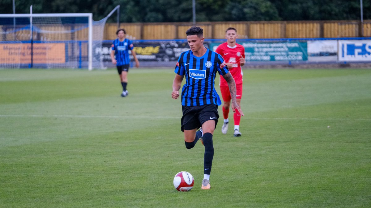 LongEatonUnited's tweet photo. 𝙍𝘾𝙂 2025/26 🤝✍️

The Club are happy to be able to remind fans that as per his multi-yr deal signed last October Ryan Campbell-Gordon will be terrorising defences on our behalf for the upcoming season. 😊

Read more here 💬🔗

https://t.co/qtP0Y1I6vG

#YouBlues🔵⚫️ https://t.co/VKa3eQbwEW