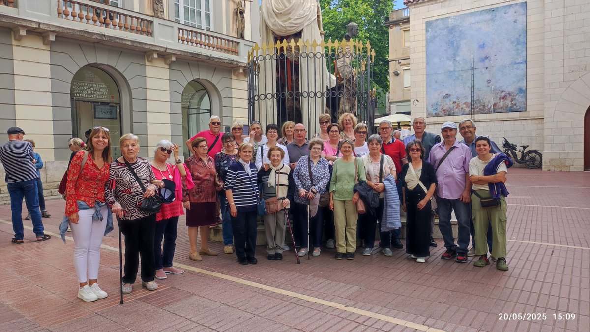 Lluís Guinó Subirós (@lluisguino) on Twitter photo Avui s’ha fet una visita guiada al <a href="/MuseuDali/">Salvador Dalí</a> organitzat des del centre cívic <a href="/Aj_Besalu/">Ajuntament de Besalú</a> com activitat de dinamització i cultura. <a href="/manas_serra/">IRENE MAÑAS SERRA</a> com a regidora de serveis socials treballa amb intensitat i empatia. #AixíSí 👏👏 Avui s’ha fet una visita guiada al <a href="/MuseuDali/">Salvador Dalí</a> organitzat des del centre cívic <a href="/Aj_Besalu/">Ajuntament de Besalú</a> com activitat de dinamització i cultura. <a href="/manas_serra/">IRENE MAÑAS SERRA</a> com a regidora de serveis socials treballa amb intensitat i empatia. #AixíSí 👏👏