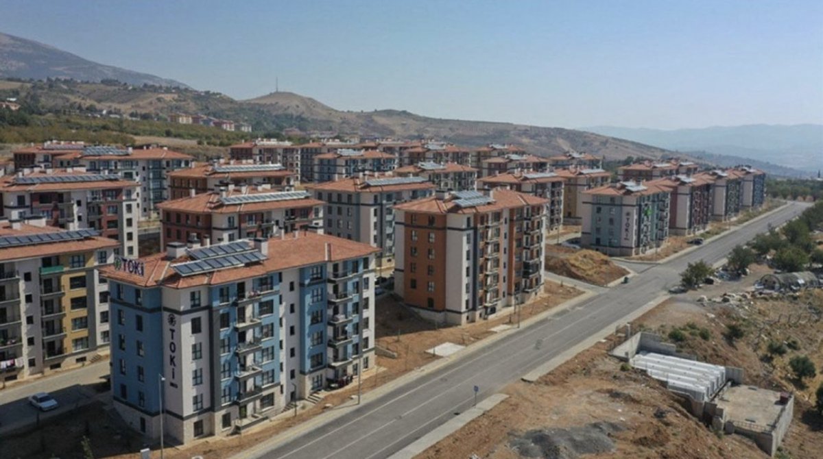 Deprem bölgesinde 2 yılda 250 bin konut yapılıp teslim edildi. 

İstanbul’da yapılan 18 tane kent lokantası kadar reklam olmadı.