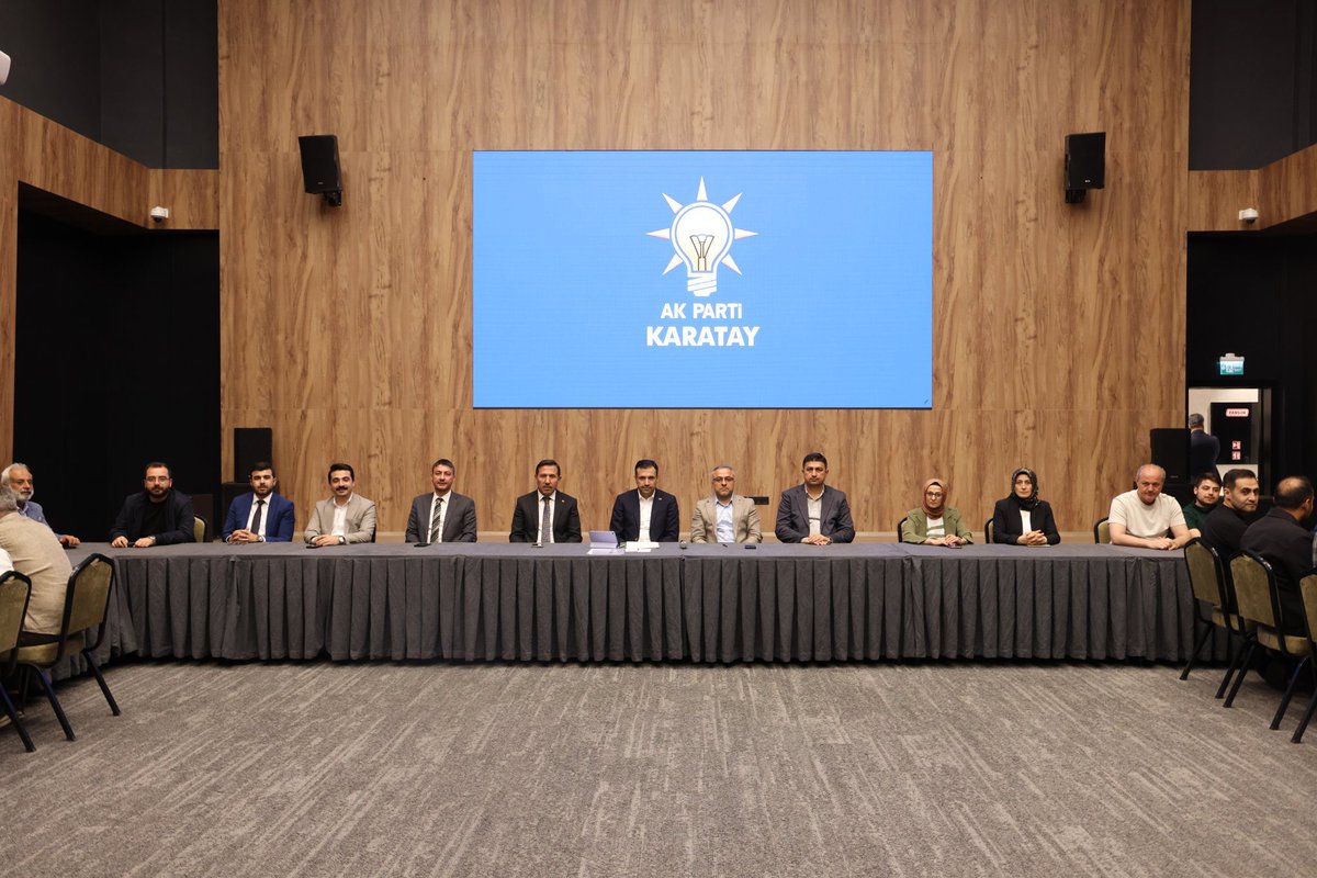 akparti_karatay's tweet photo. AK Parti Konya İl Başkanımız @fatihozgokcen, İlçe Başkanımız @avakifdemirci, Karatay Belediye Başkanımız @hkilca, il ve ilçe Kadın ve Gençlik Kolları Başkanlarımız, il ve ilçe yönetim kurulu üyelerimiz ve meclis üyelerimizin katılımı ile birleştirilmiş yönetim kurulu toplantısını Karatay Kültür merkezinde gerçekleştirdik.

Birlik ve beraberlik içinde bir araya geldiğimiz toplantımızın hayırlara vesile olması dileriz.