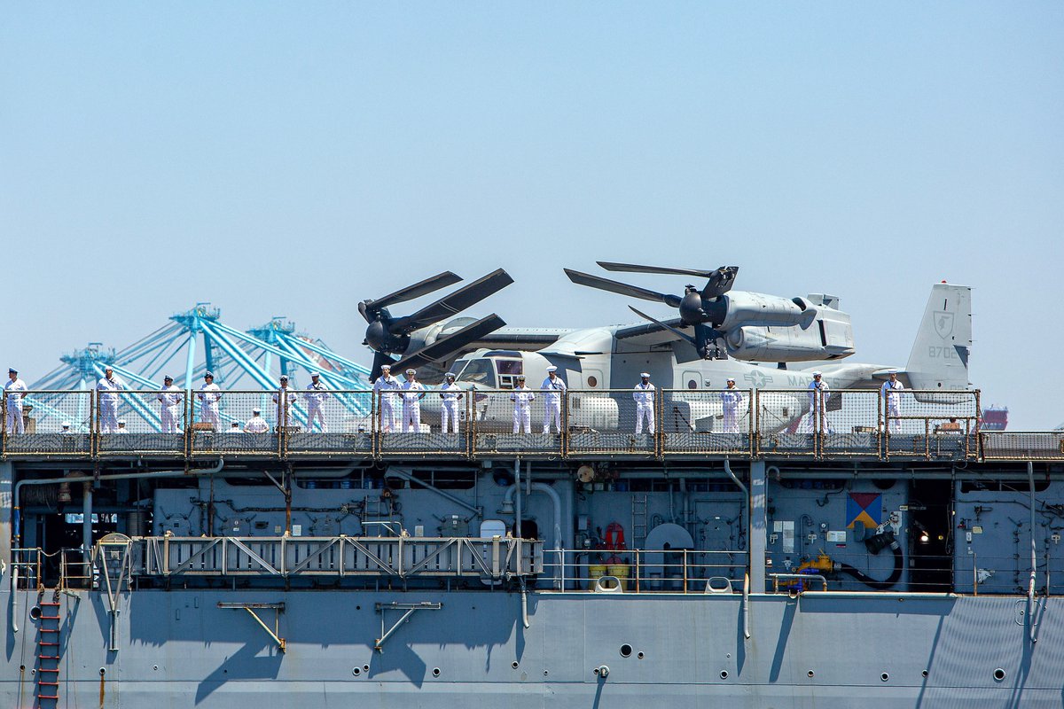 PortofLA's tweet image. USS Harpers Ferry (LSD 49)
🇺🇸⚓The #PortofLA is proud to welcome @USNavy dock landing ship USS Harpers Ferry (LSD 49) to Los Angeles for @LAFleetWeek! Public tours begin Friday. Best viewing location: Cabrillo Fishing Pier
More info: lafleetweek.com
#LAFleetWeek2025