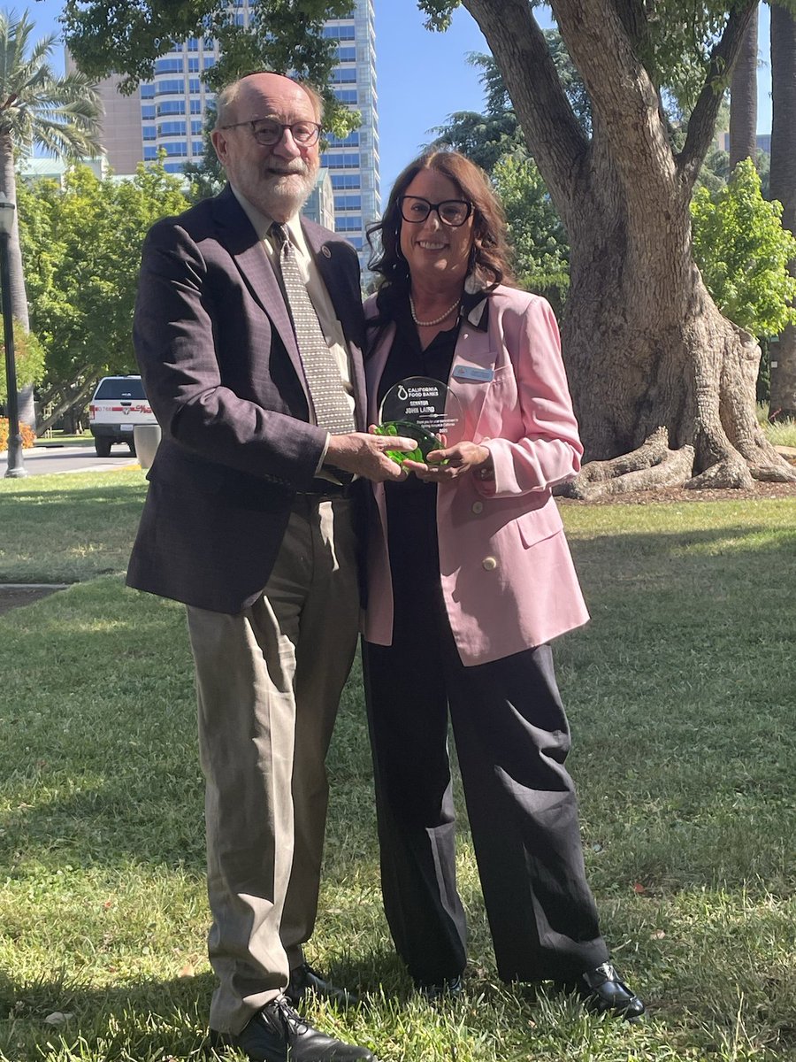👏 We're honored to recognize <a href="/SenJohnLaird/">Senator John Laird</a> for championing the fight against hunger in CA. Your leadership uplifts food banks, strengthens our communities, &amp; helps ensure every Californian has access to the food they need! 🍎💪 #EndHungerCA