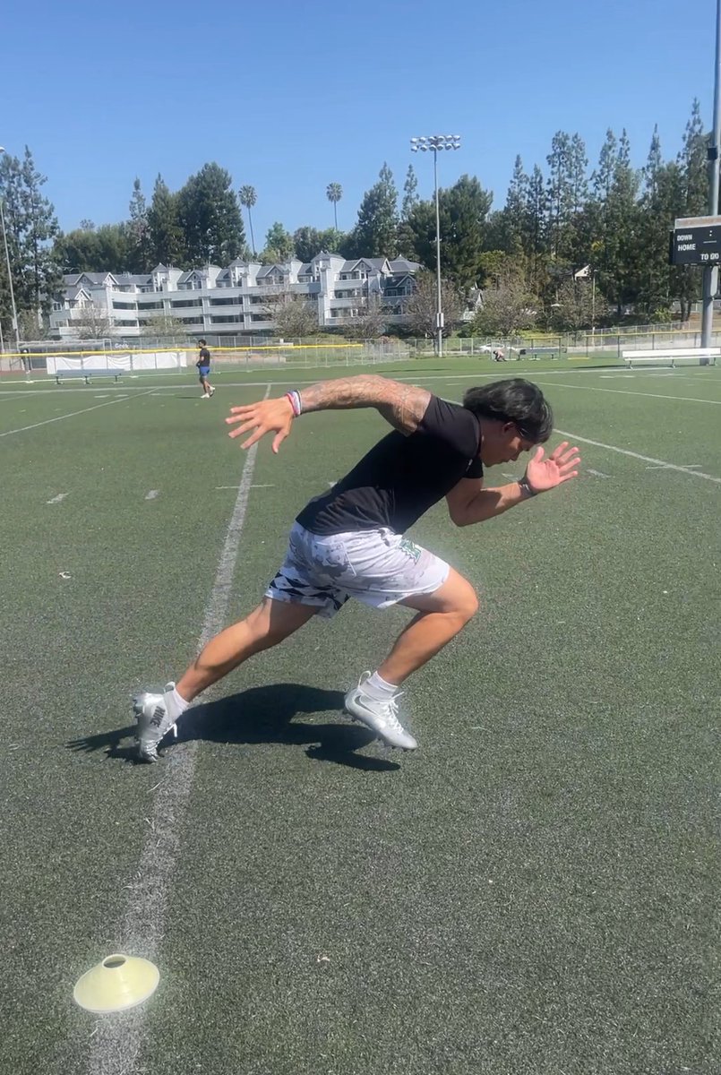 jjniel8's tweet image. #TrainFast with #Uncle @RickHagedorn #Speedburners Thanks for the Cleats #DG @_dillongabriel_ 🎱 🤙🏾🤙🏾 @JNIEL8