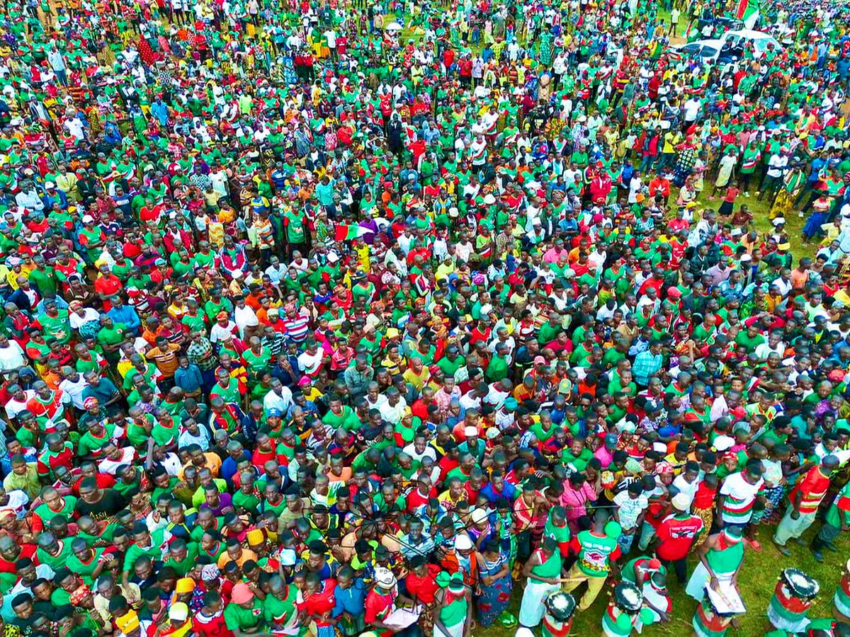 CnddFdd's tweet photo. #Burundi Dans l’après-midi de ce 20 mai 2025, après Busoni, le Secrétaire général du Parti @CnddFdd Très Hon. @R_Ndikuriyo a fait escale à Ngozi, pour poursuivre la campagne électorale. Les activités étaient organisées au stade de Muremera. Ce fut l’occasion de revenir sur les fondamentaux et les acquis du Parti CNDD-FDD, Inama y’abanyagihugu. 
Il n’a pas manqué de saluer le pas déjà franchi par les Bagumyabanga de la province Butanyerera dans la mise en œuvre de la vision du Parti en matière de développement socioéconomique. #Tsinda2025