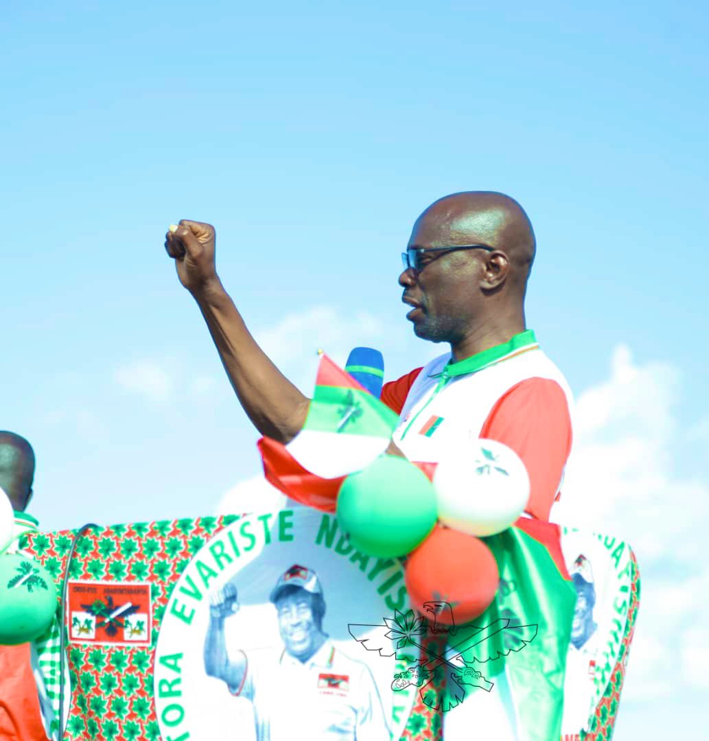 CnddFdd's tweet photo. #Burundi Dans l’après-midi de ce 20 mai 2025, après Busoni, le Secrétaire général du Parti @CnddFdd Très Hon. @R_Ndikuriyo a fait escale à Ngozi, pour poursuivre la campagne électorale. Les activités étaient organisées au stade de Muremera. Ce fut l’occasion de revenir sur les fondamentaux et les acquis du Parti CNDD-FDD, Inama y’abanyagihugu. 
Il n’a pas manqué de saluer le pas déjà franchi par les Bagumyabanga de la province Butanyerera dans la mise en œuvre de la vision du Parti en matière de développement socioéconomique. #Tsinda2025