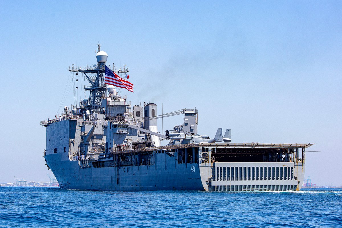 PortofLA's tweet image. USS Harpers Ferry (LSD 49)
🇺🇸⚓The #PortofLA is proud to welcome @USNavy dock landing ship USS Harpers Ferry (LSD 49) to Los Angeles for @LAFleetWeek! Public tours begin Friday. Best viewing location: Cabrillo Fishing Pier
More info: lafleetweek.com
#LAFleetWeek2025
