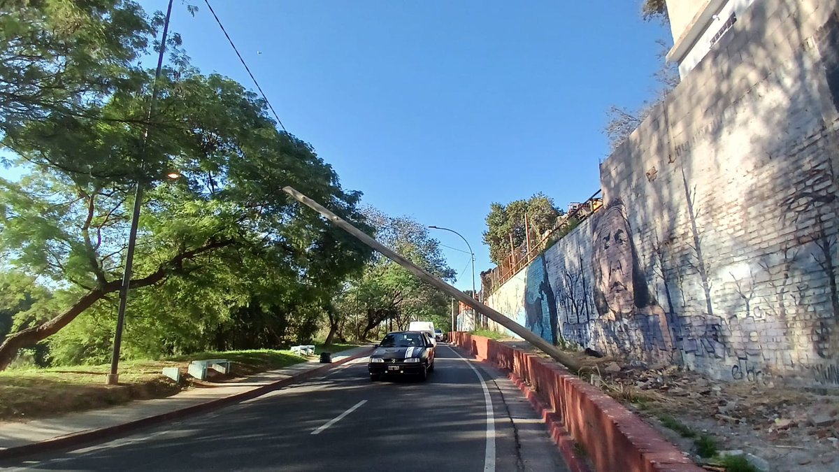 UEREmunicba's tweet photo. 🧤Trabajamos para prevenir, cuidar y proteger a los Cordobeses 🤝
🌬️Tras los fuertes vientos registrado el finde, nuestro personal estuvo realizando relevamiento preventivo en sectores de costanera norte y sur de la ciudad. 🚧
@MuniCba @PasseriniOk @GobiernoMuniCba @Dean_Rodrigo https://t.co/GcV1rVzNs3